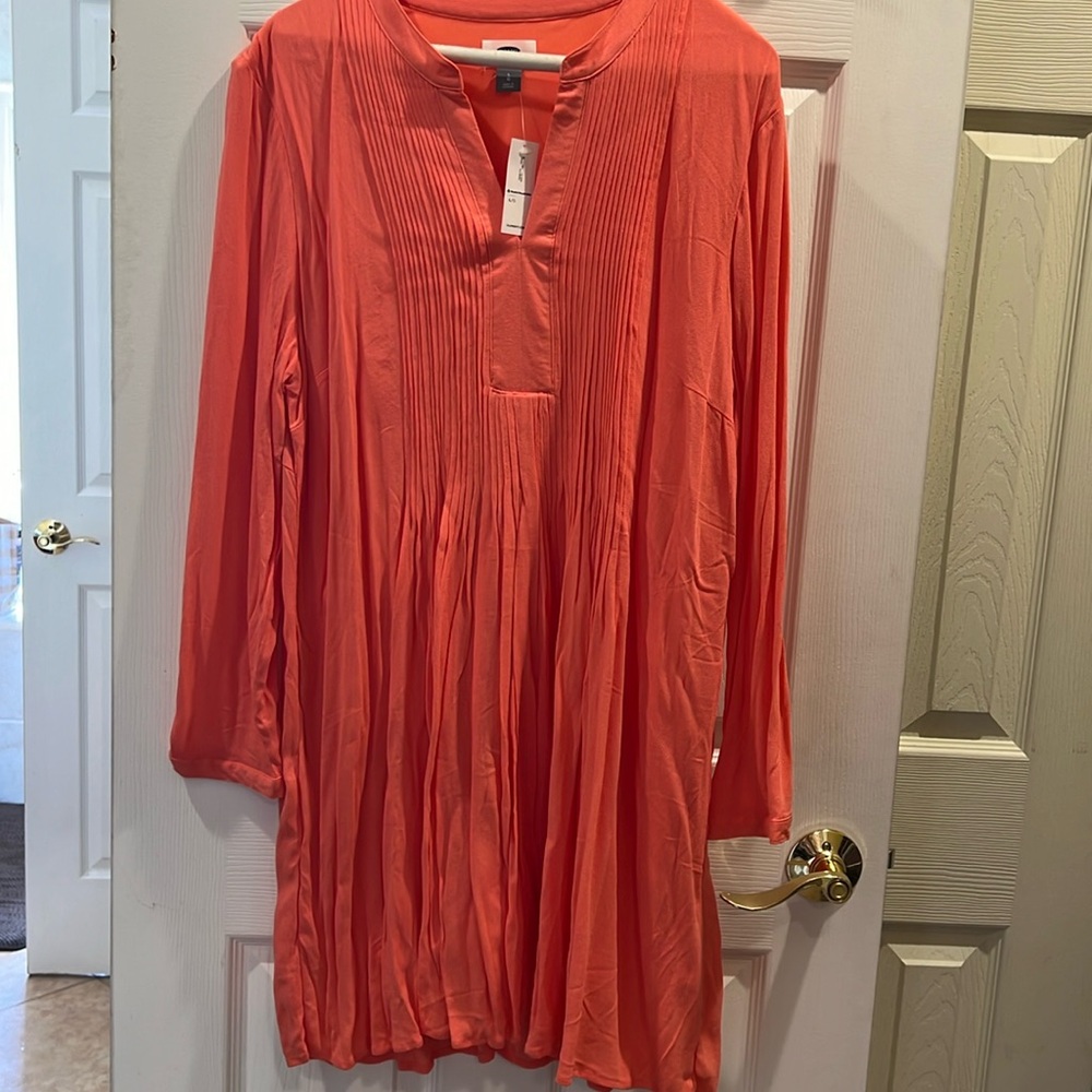 Brand New Old Navy Women’s short dress in large, beautiful coral color